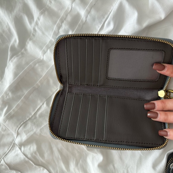 Fossil wallet/ wristlet! - Picture 2 of 2